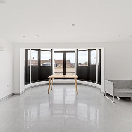 Long Letting - Luxurious 3 Bedroom Penthouse In City Centre - Parking Included! تْشيلمِسفورد المظهر الخارجي الصورة