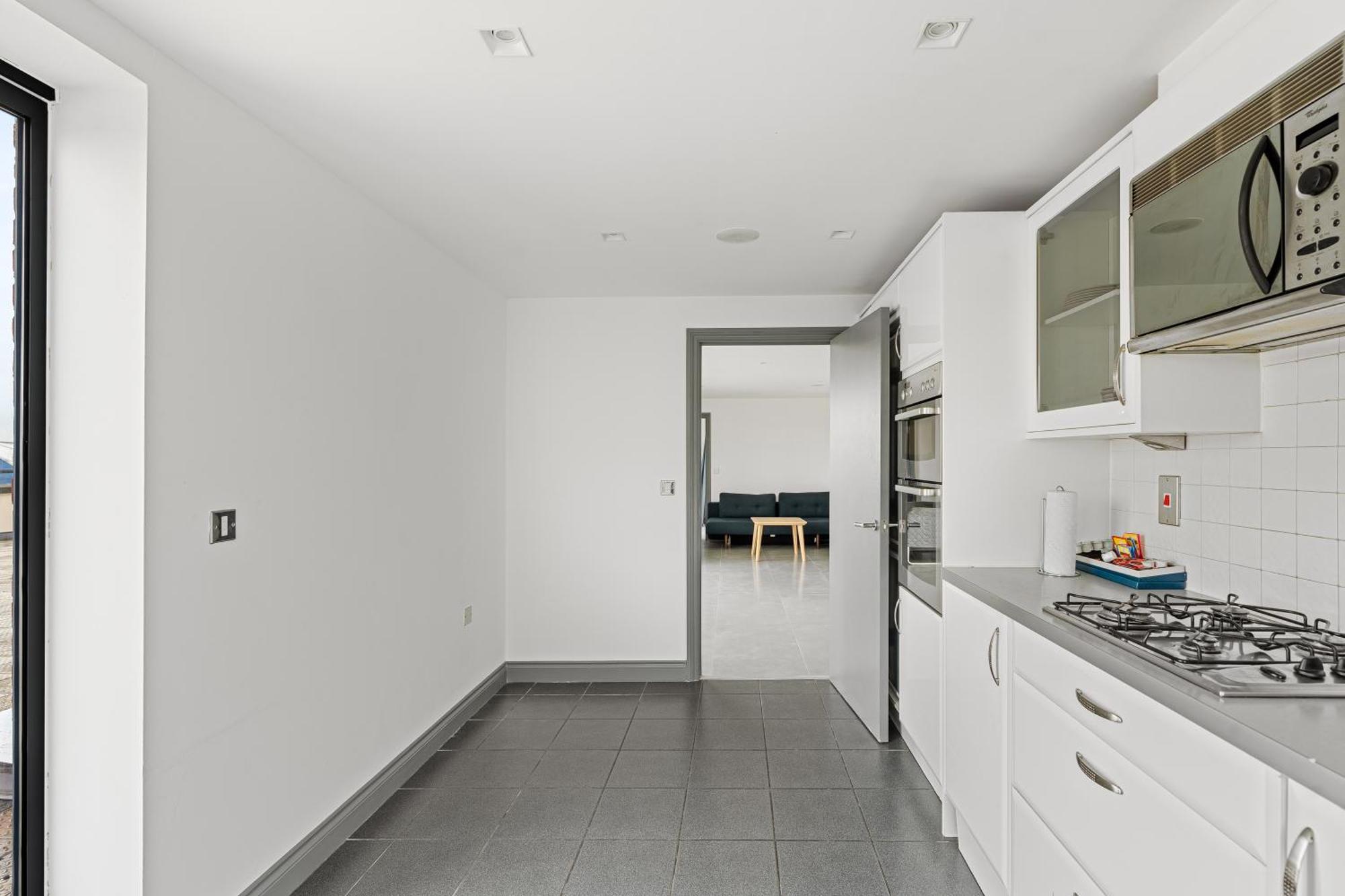Long Letting - Luxurious 3 Bedroom Penthouse In City Centre - Parking Included! تْشيلمِسفورد المظهر الخارجي الصورة