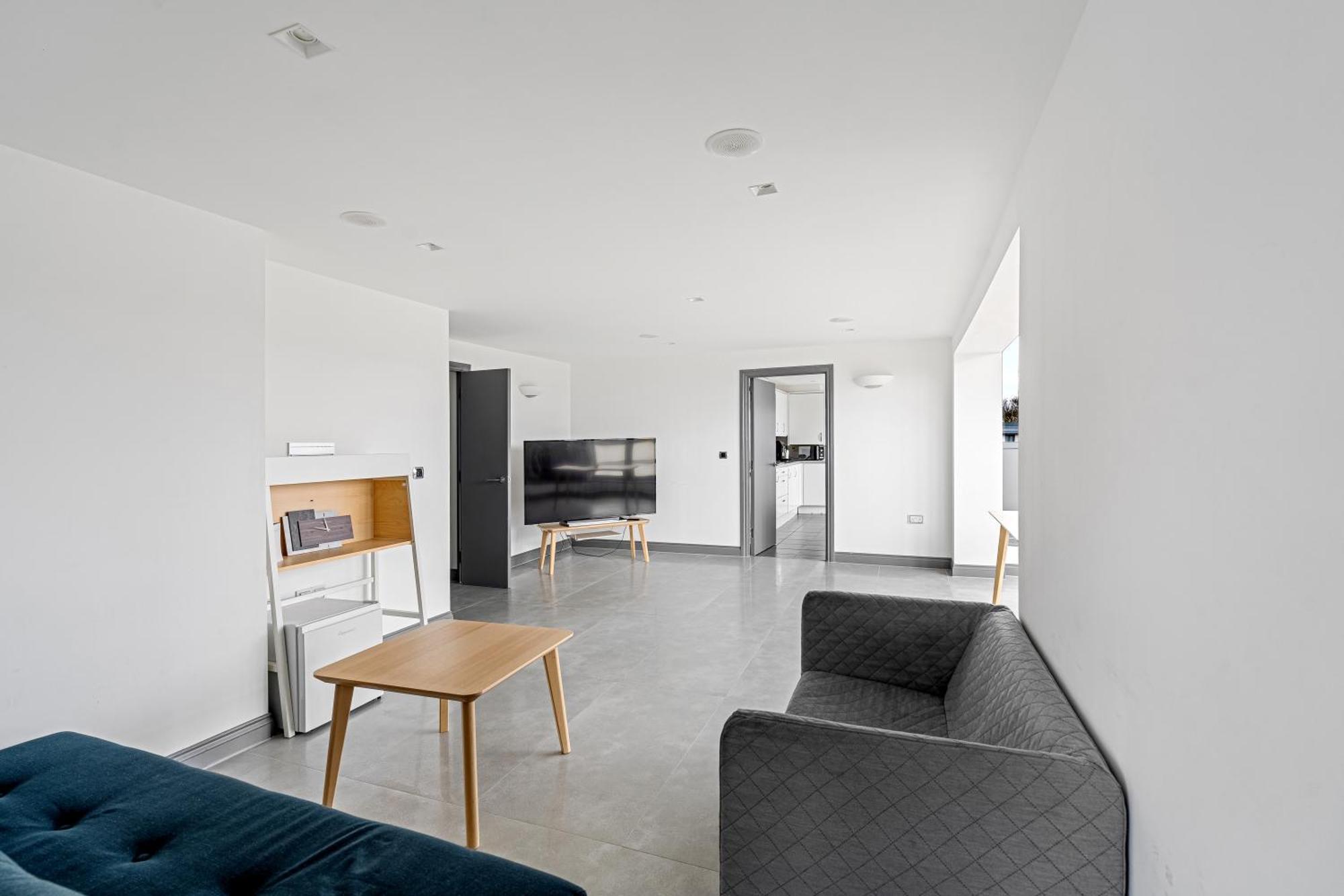 Long Letting - Luxurious 3 Bedroom Penthouse In City Centre - Parking Included! تْشيلمِسفورد المظهر الخارجي الصورة