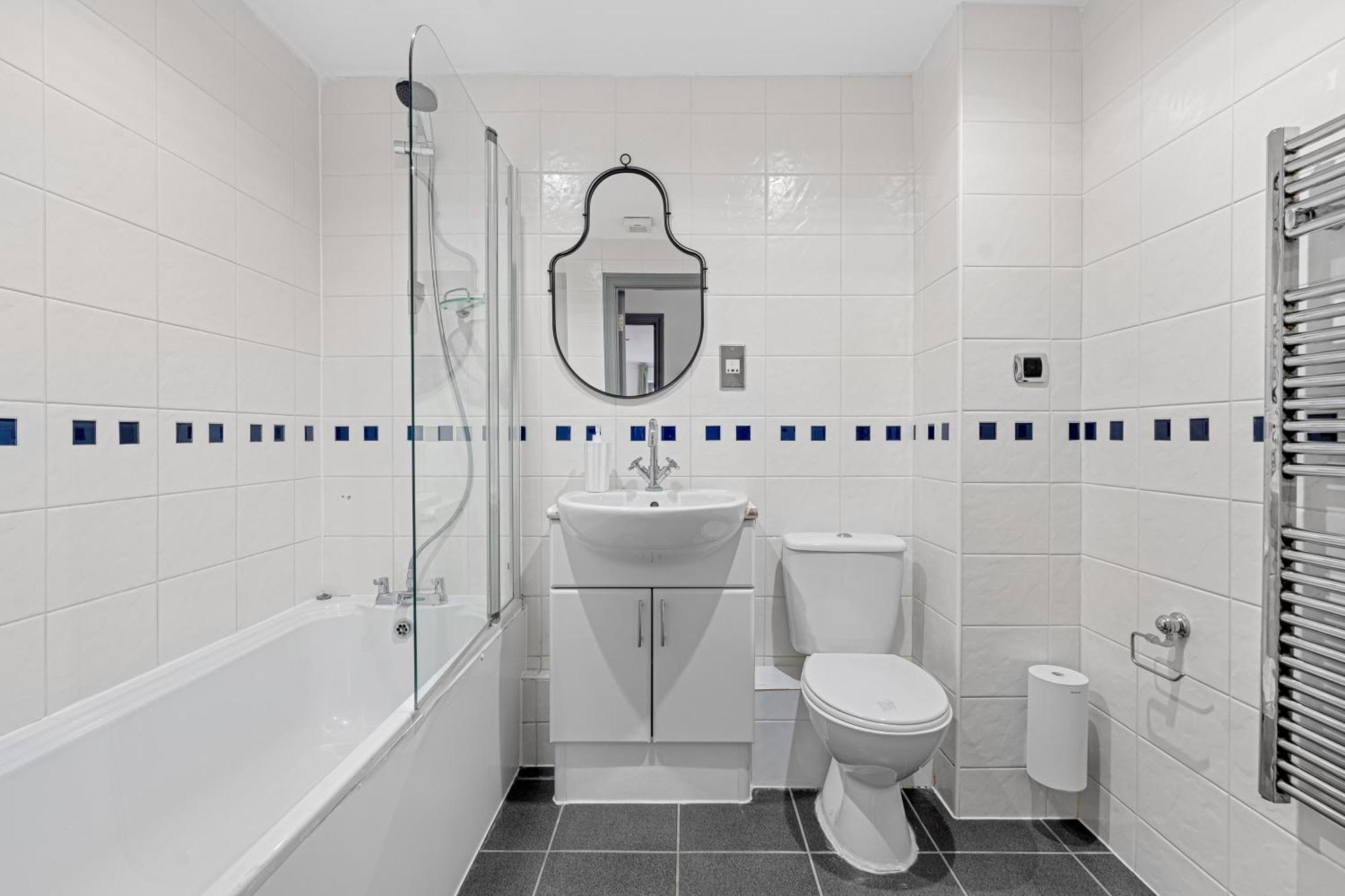 Long Letting - Luxurious 3 Bedroom Penthouse In City Centre - Parking Included! تْشيلمِسفورد المظهر الخارجي الصورة